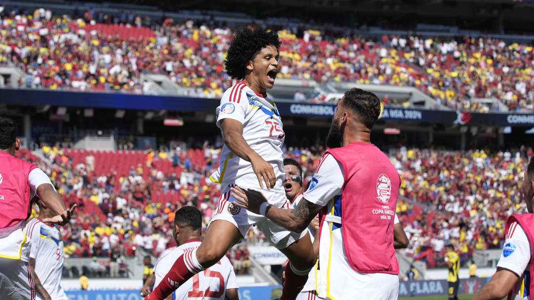 2024年06月23日 美洲杯-委内瑞拉2-1逆转十人厄瓜多尔 龙东造2球恩纳瓦伦西亚直红